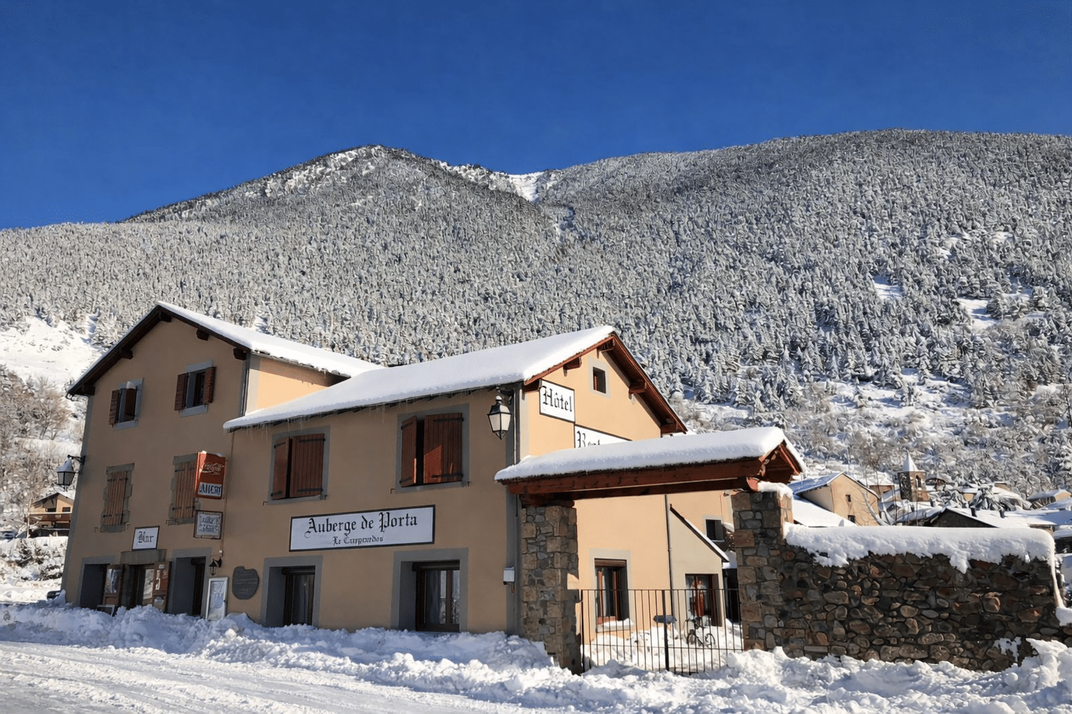 Auberge les Camparos Porta